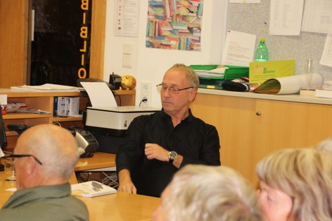 Kabarettistische Lesung mit Fritz Rabensteiner am 8.11.2019